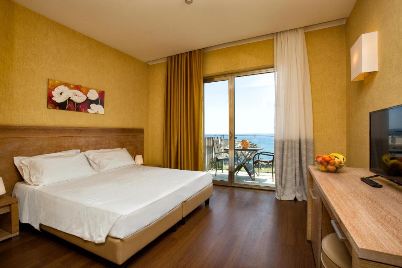 Grand Hotel Yachting Palace Riposto ภายนอก รูปภาพ